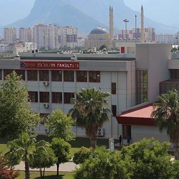 AKDENİZ ÜNİVERSİTESİ BEDEN EĞİTİMİ FAKÜLTESİ BİNASI